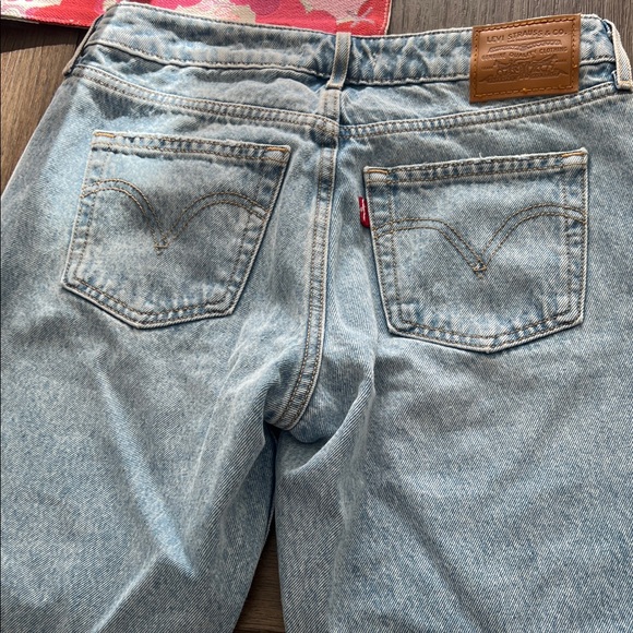 Levi's Women's Sky Blue Low rise loose fit Jeans - Picture 4 of 7